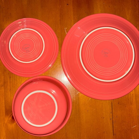 FIESTAWARE CLASSIC RIM 3 PIECE PLACE SETTING - FLAMINGO - Picture 2 of 6